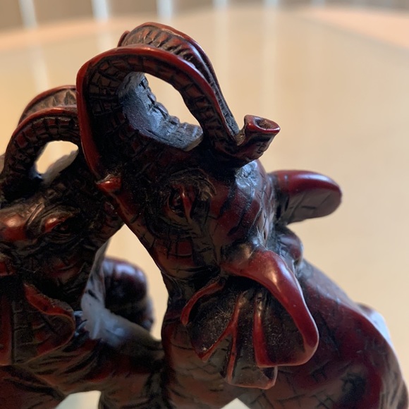 Vintage red resin Minnie, elephant figurines. Set of 3 - Picture 4 of 6